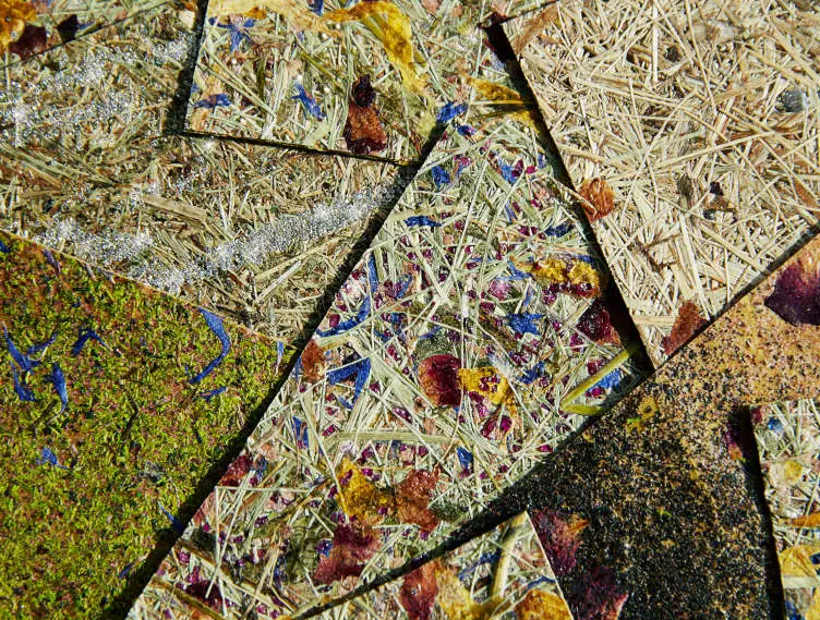 Overlapping Organoid covering pieces made of hay, flowers and moss