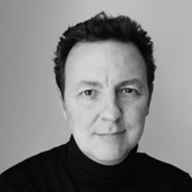 Retrato en blanco y negro de Joan Espinàs