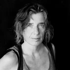 Retrato en blanco y negro de la arquitecta Anna Noguera