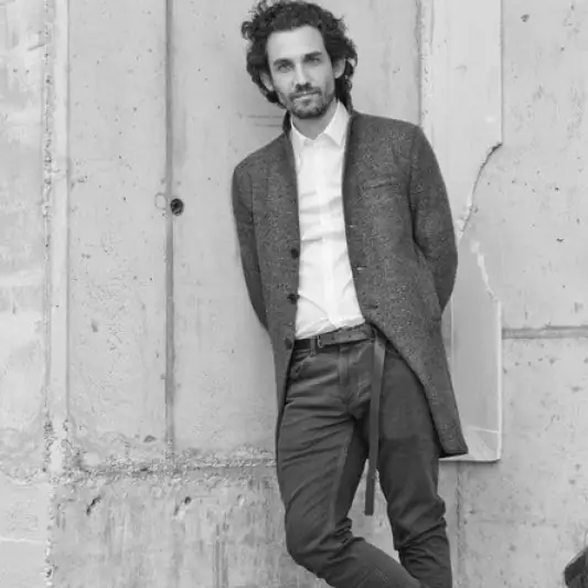 Retrato en blanco y negro de Jose Toral, de Peris+Toral Arquitectes