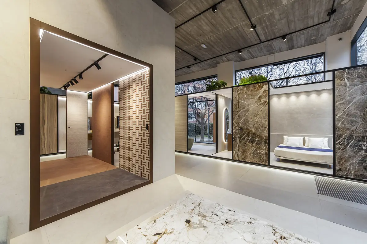 Volume clad in earth tones and a bedroom with marble-effect walls in the background