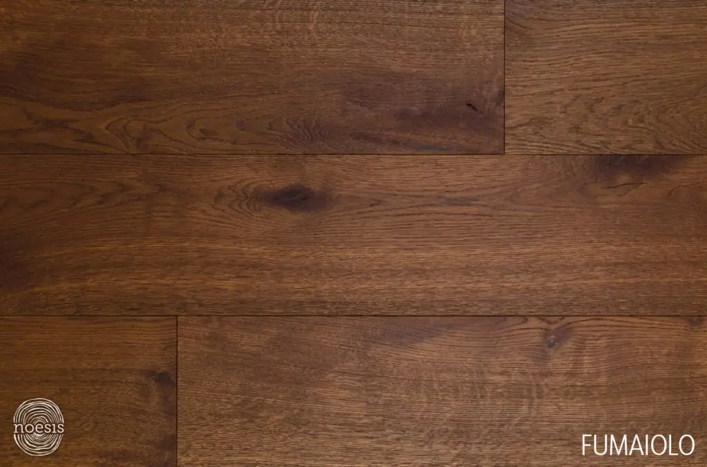 Sample of deep brown oak boards with knots and pronounced grain, labelled Fumaiolo
