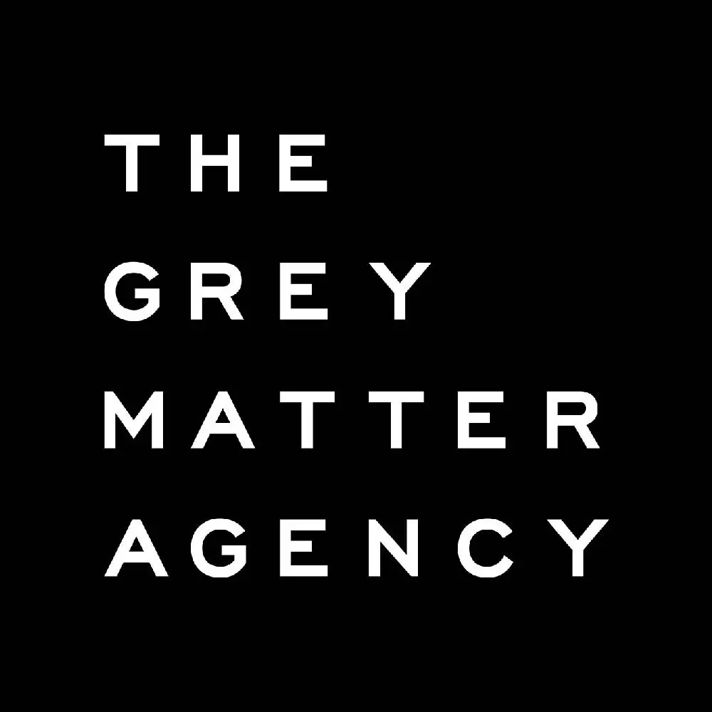 Logotipo de The Grey Matter Agency en blanco sobre fondo negro