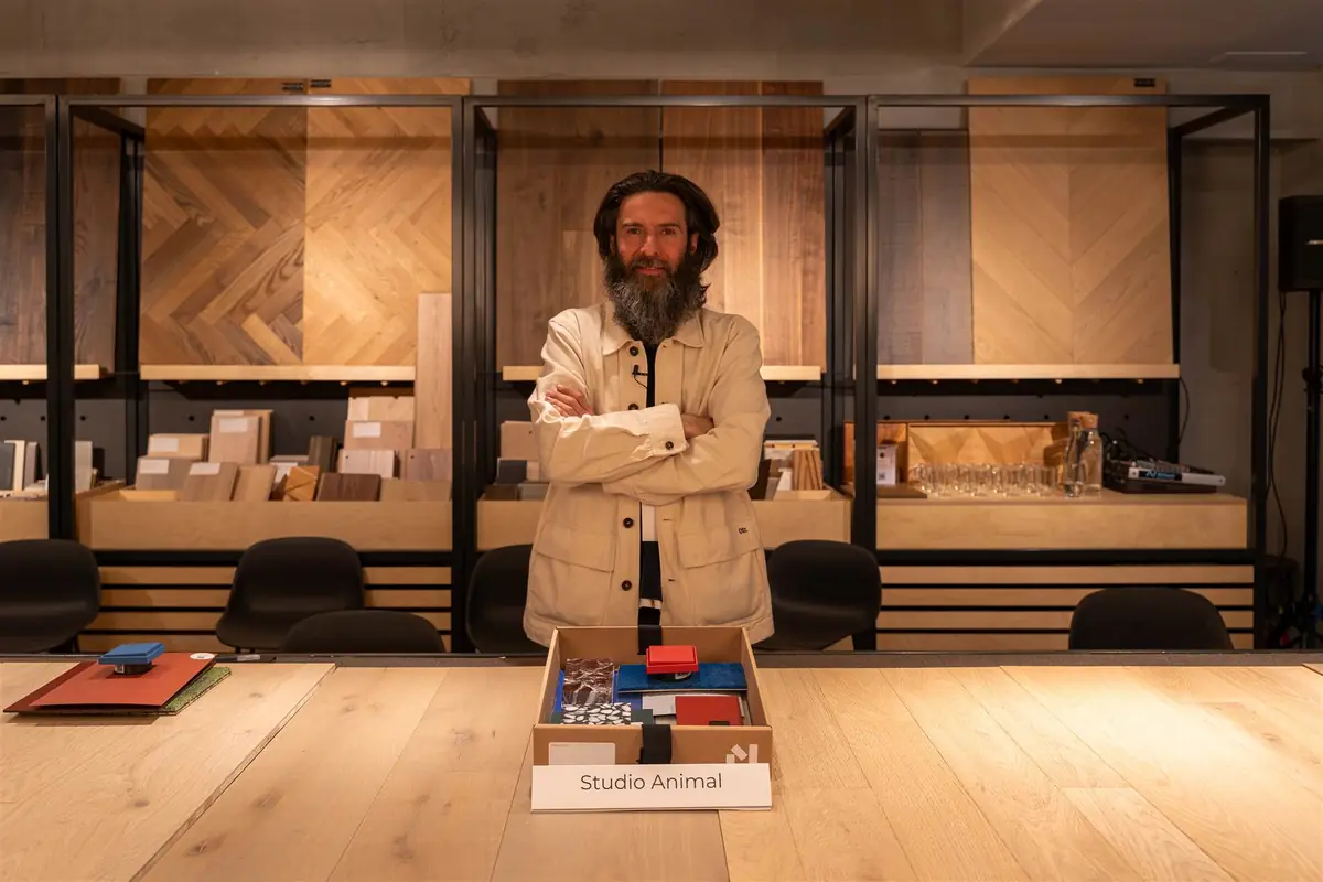 Javier Jiménez Iniesta standing behind the Studio Animal sample box, with red and blue samples