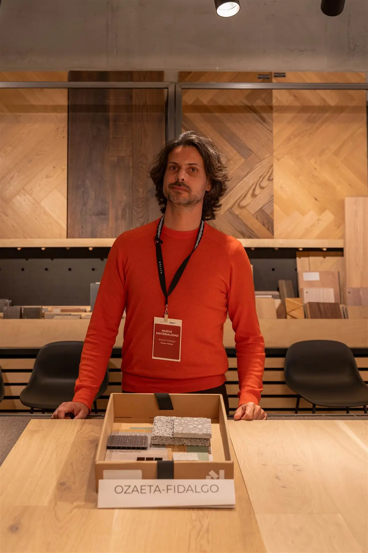 Álvaro Martín Fidalgo standing behind the Ozaeta-Fidalgo sample box, with coloured tiles and stones