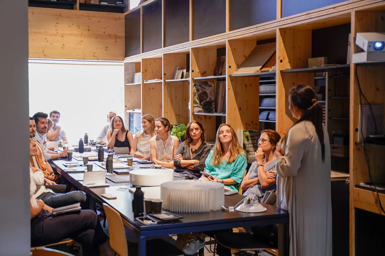 RETAIL WORKSHOP: Luz y materialidad