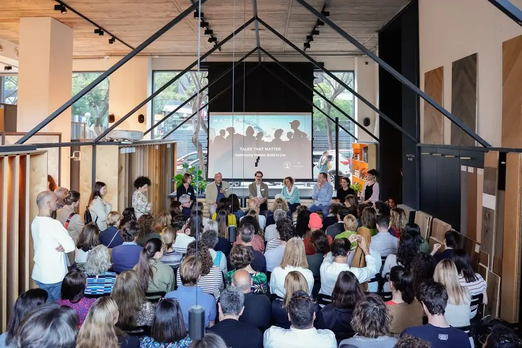 General view of the full room during one of the talks