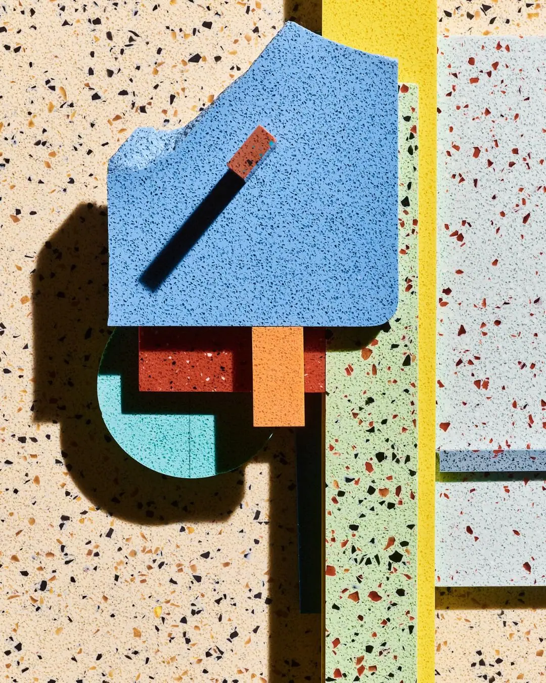 Composition of Durat pieces in several colours with recycled plastic speckles