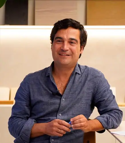 Portrait of Borja Peña during the interview, seated and wearing a blue shirt, in the studio’s office