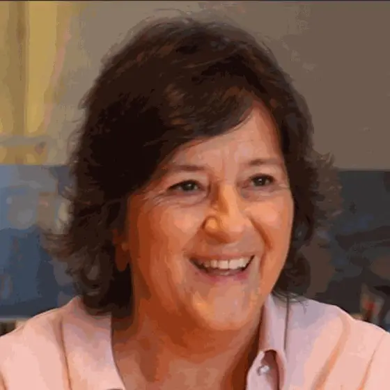 Portrait of Isabel López Vilalta smiling during the interview in her studio